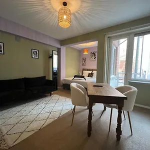 Lotelito Roomzzz Apartment
